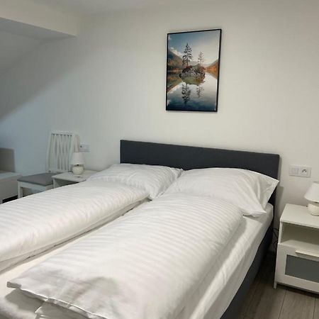 Apartament Хеб Екстериор снимка